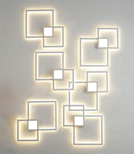 Wall lamp with geometric line shape