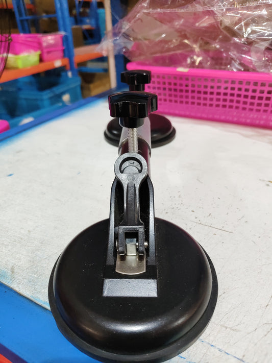 Vacuum suction cup