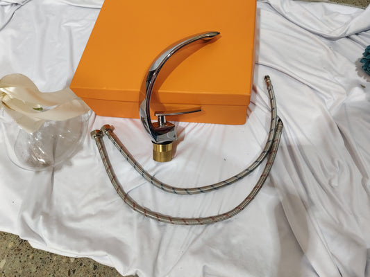 Nordic Copper Hot And Cold Basin Faucet