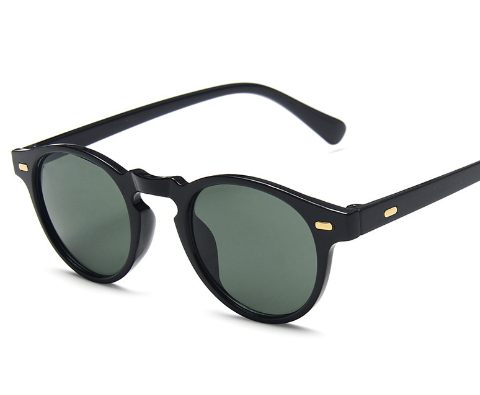 Sonnenbrille im Retro-Stil 