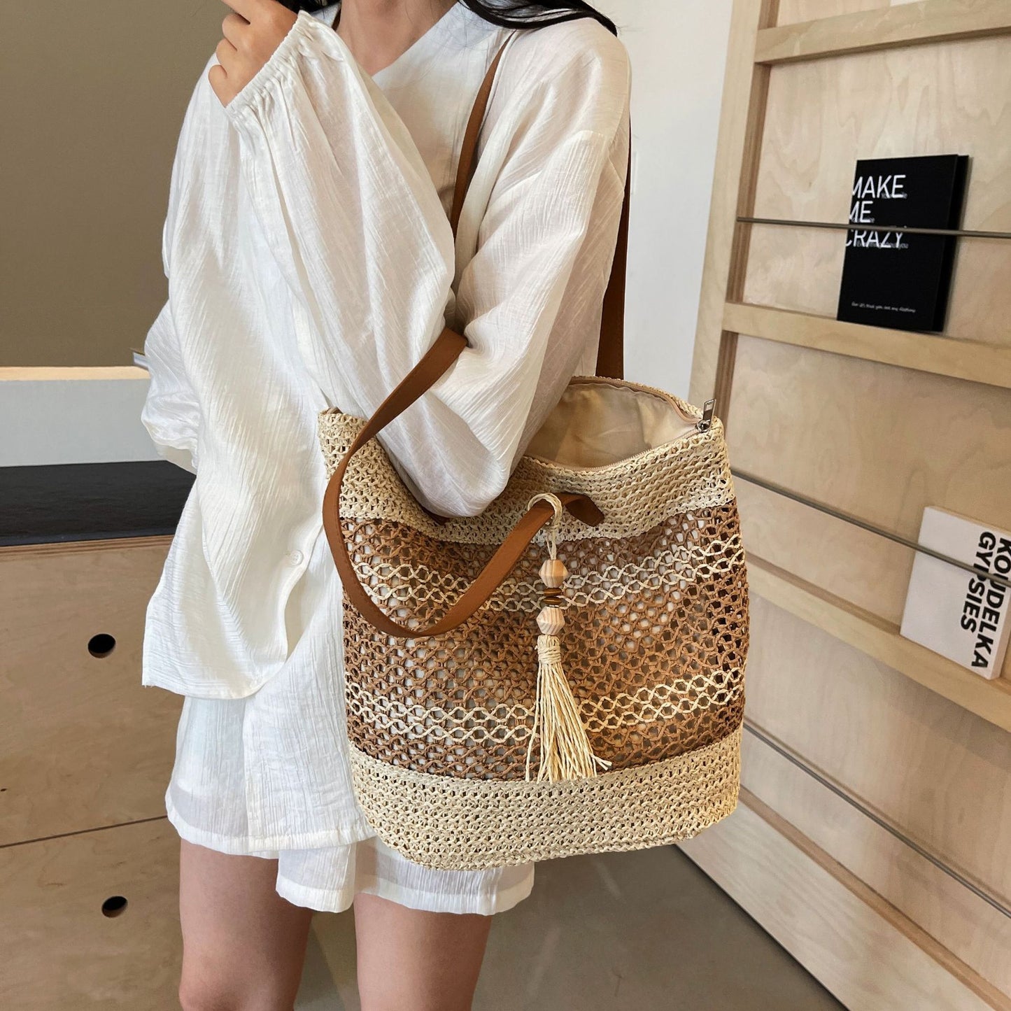 Summer straw shoulder bags
