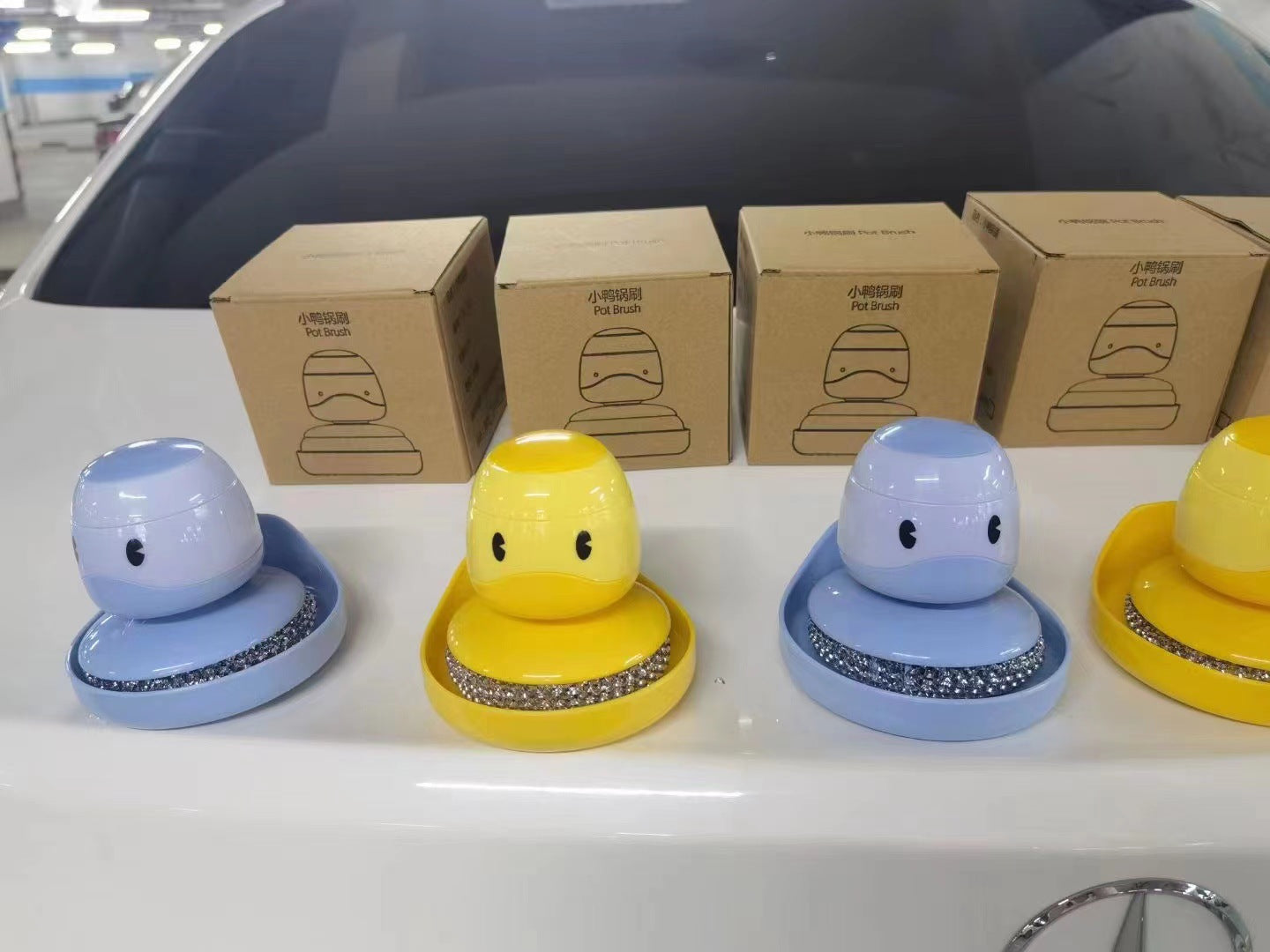 The New Little Yellow Duck Cleaning Brush Decontamination Steel Wire Ball Brush Household Press-type Automatic Liquid Filling No Pot Brush Diving Duck Brush