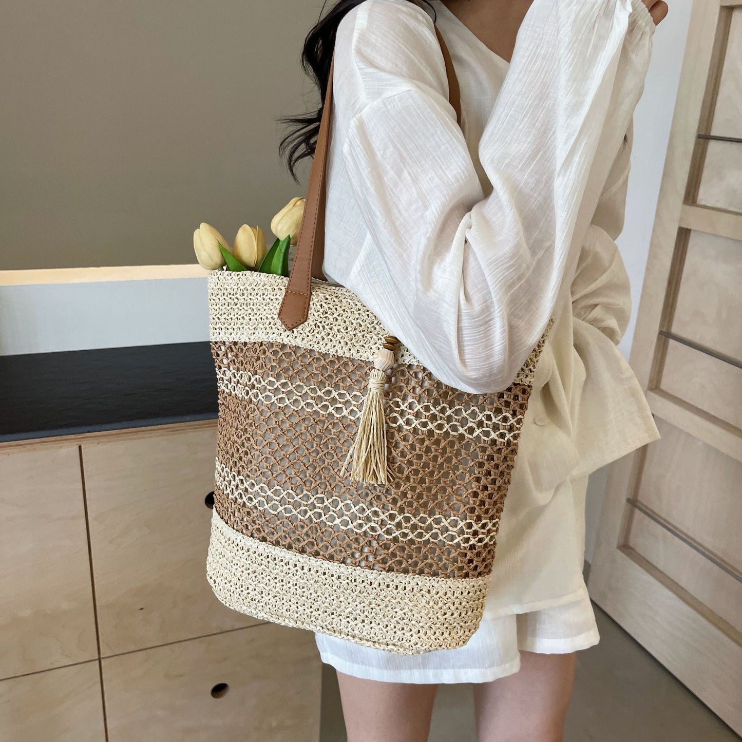 Summer straw shoulder bags